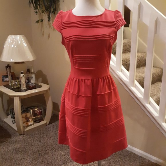 Elle Dresses & Skirts - 🎉Host Pick 🎉Cute EUC Red Dress by ELLE sz 4